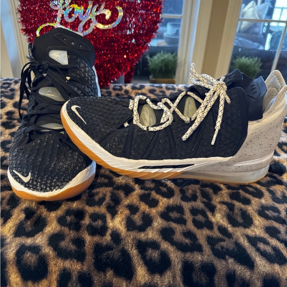 Men’s Nike Lebron 18 Black White gum shoes.